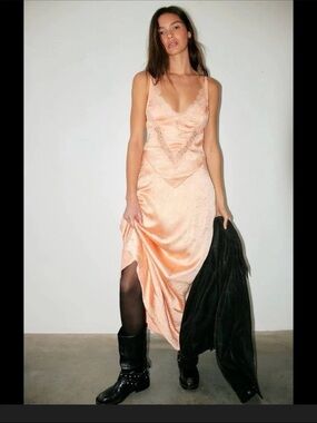 Free People Peach Satin Lace Maxi Dress Size 10 Wedding Guest Bridesmaid Formal